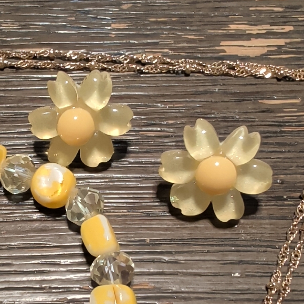 Chic Yellow Bracelet Set with Floral Accents - Picture 4 of 6